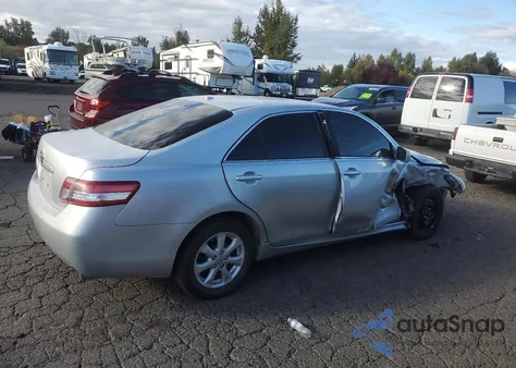 2011 Toyota Camry Base z USA, uszkodzony, nr VIN 4T1BF3EK2BU175411